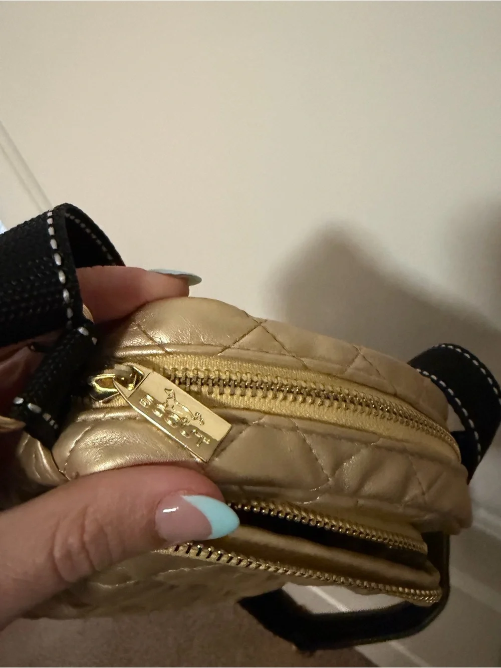 NWOT⚜️🐶SCOUT Quilted Metallic Gold Mini Crossbody Pouch Concert Bag ⚜️🐾